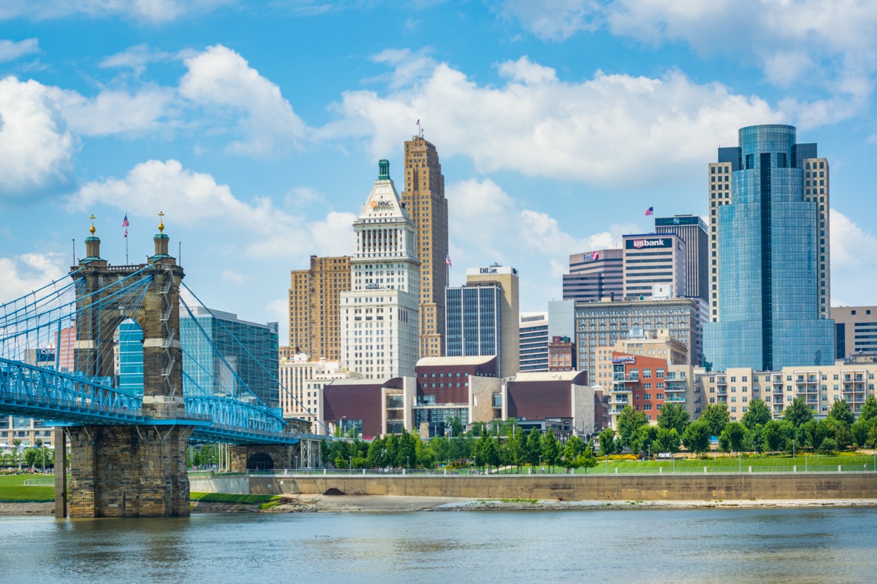 The Cincinnati skyline The Cincinnati skyline and Ohio River, seen from Covington, Kentucky.